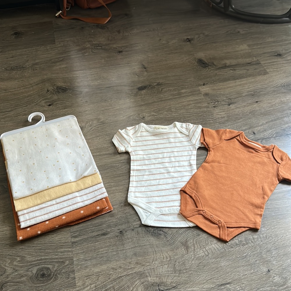 New 4 piece baby blankets (NEW) and 2 Baby onesies 0-3 months (NEW)